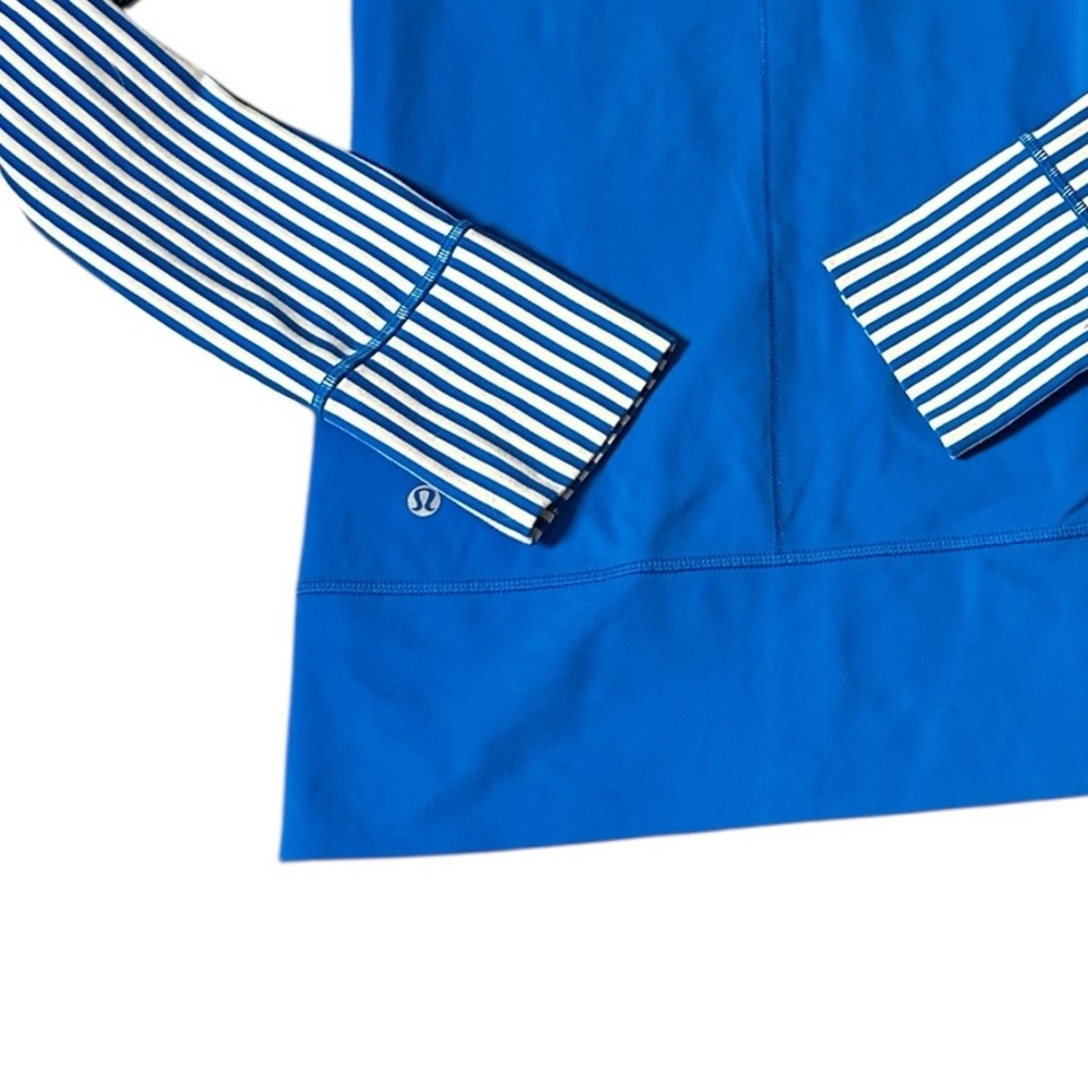 Lululemon Daily Yoga Jacket
Beaming Blue / Classic Stripe Polar, size 4 - Picture 15 of 15